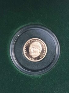 25 zł 2011 r. Beatyfikacja JP2 certyfikat i pudełko NBP mennicza img (2)